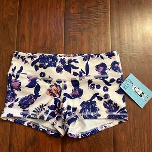 FLEO Low Rise Shorts Small